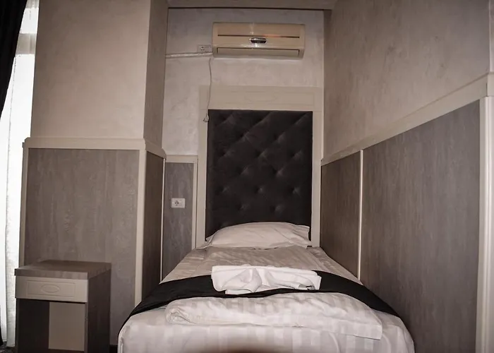 Golden Rose Hotel 3*