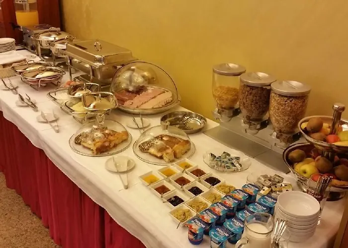 Golden Rose Hotel 3*