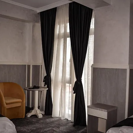 Отель Golden Rose 3*