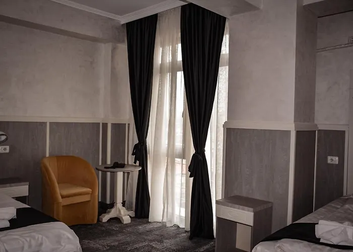 Отель Golden Rose 3*