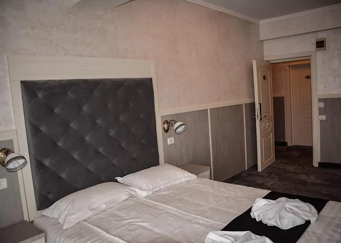 Отель Golden Rose 3*